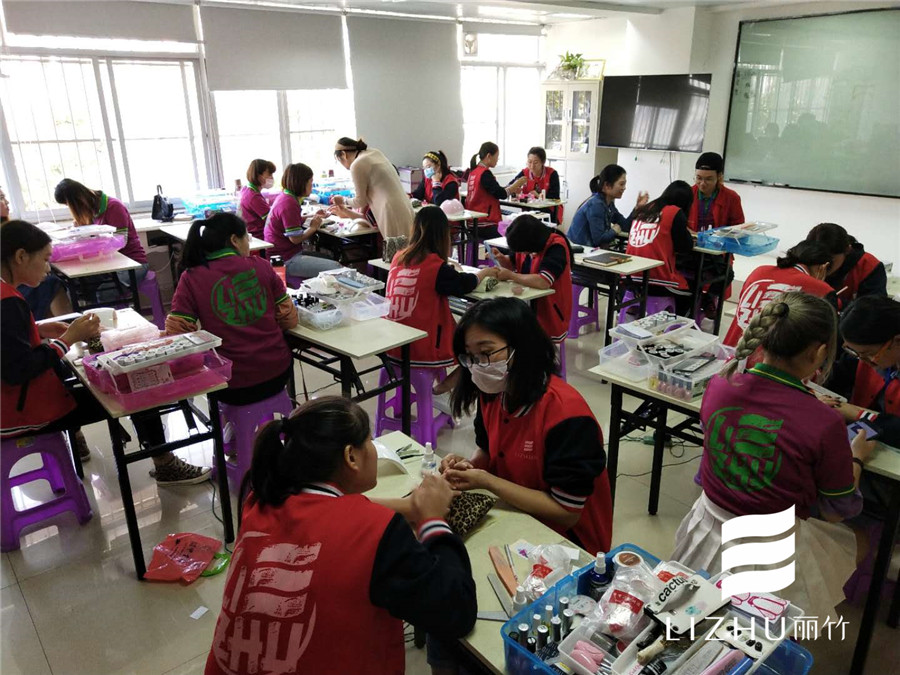 1540902067816143.jpg 美甲課堂_2.jpg